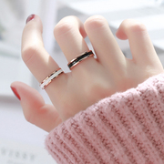 C6时尚玫瑰金窄版网红黑白陶瓷戒指 男女情侣指环对戒尾戒食指饰