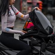 摩托车骑行背包双肩骑士机车包男摩旅硬壳头盔包电脑包碳纤纹理