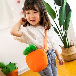 1岁3搞怪可爱儿童毛绒，玩偶草莓萝卜包包单肩包男女孩斜挎小包女童