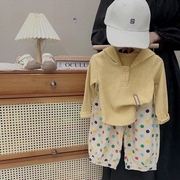 女童秋季套装2023女宝短款连帽坑条纹上衣+波点灯笼裤两件套