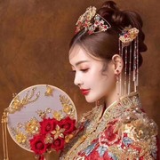复古中式团扇捧花婚礼新娘，龙凤褂秀禾旗袍喜结婚传统古装金色饰品