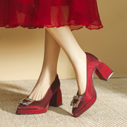 高级感水钻尖头高跟鞋女红色，新娘婚鞋2024小个子法式粗跟单鞋