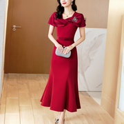 红色伴娘服连衣裙女2024春夏高级感订婚礼服新中式长款鱼尾裙