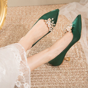 绿色婚鞋结婚新娘鞋水钻，花朵绸缎单鞋，秀禾鞋尖头小跟细跟高跟鞋潮