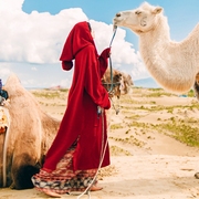 拉萨西藏旅游衣服女装大西北青海红色斗篷外套适合去西安旅行穿搭