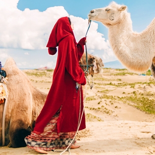 拉萨西藏旅游衣服女装大西北青海红色斗篷外套适合去西安旅行穿搭