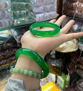 天然玛瑙玉髓高冰透帝王，绿冰阳绿色，翡翠玉手镯满绿扁条正圈玉镯子