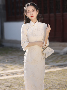 温柔米色旗袍裙2023秋冬新中式，复古年轻款，少女连衣裙订婚礼服