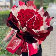 西安鲜花花店同城速递33枝红玫瑰粉玫瑰，花束送女友亲人生日纪念日