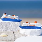 泰坦尼克号树脂船模型地中海，家居创意摆件多层邮轮，景观船造型