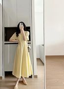 鹅黄色方领连衣裙女2023夏韩版收腰显瘦气质通勤优雅法式长裙