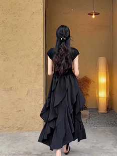法式赫本针织拼接不规则连衣裙女夏时尚气质收腰显瘦荷叶边小黑裙