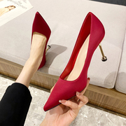 红色婚鞋女订婚中式绸缎秀禾新娘鞋，2024年宴会气质尖头高跟鞋