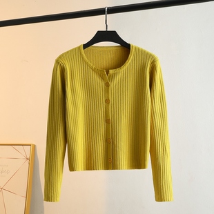 直发宽坑条圆领开衫黄色，修身短款外套，秋冬季百搭针织棉毛衣女