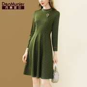 丹慕妮尔大牌高端轻奢绿色，连衣裙女春秋立领，气质收腰中长裙子