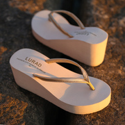 路拉迪韩版高跟人字拖女士夏季户外厚底防滑沙滩夹脚坡跟凉拖鞋潮