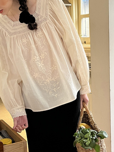 bergere乔亚女士品牌定织古典精致绣花细边蕾丝拼接方领衬衫