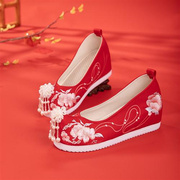 夏季红色搭配秀禾服婚鞋女平底中式婚礼新娘鞋，汉服鞋子古风绣花鞋
