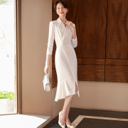 春季时尚职业西装裙小众，设计女神范气质(范气质，)御姐风白色长袖连衣裙