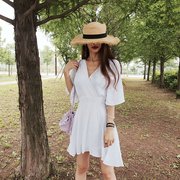 白色连衣裙女夏半袖雪纺V领短裙宽松洋气减龄时尚法式甜美清凉款