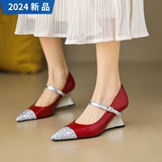 尖头坡跟羊漆皮浅口单鞋，2024春季34-39小码红色结婚鞋高跟鞋