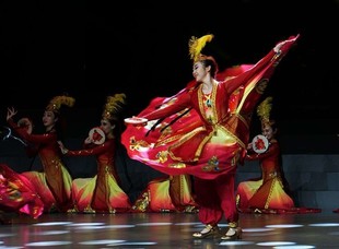 维吾尔族石榴红了石榴花开舞蹈服装演出服民族服装成人新疆舞群舞