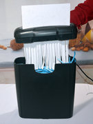 小型碎纸机办公家用粉碎机条状切纸机迷你电动桌面文件自动碎纸机