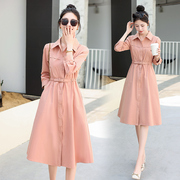 初春粉色衬衫裙孑女土中长款收腰气质带领连衣裙，35岁到45的寸衫裙