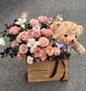 西安花店鲜花同城速递泰迪熊，抱抱袋花束卡布奇诺玫瑰，圣诞节礼物