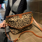 香港品牌包包女2024大容量豹纹，单肩手提托特包真皮(包真皮)斜跨大包包
