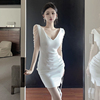 白色小礼裙女夏季优雅气质性感V领修身包臀短裙设计感连衣裙