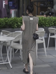 韩系宽松显瘦设计感2024夏季新后背(新后背)贴布条纹，无袖连衣裙女t恤长裙