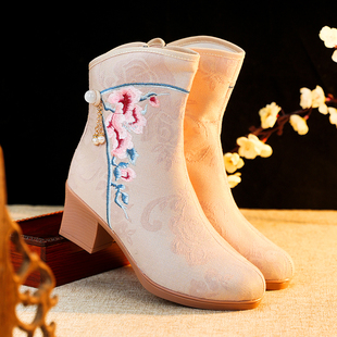 春秋季女鞋尖头时装，靴民族风方跟绣花鞋休闲舒适时尚短靴子