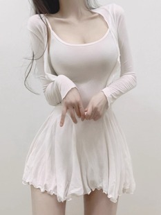 白色吊带睡裙女春秋两件套性感纯欲风，高级感夏季可外穿短款睡衣裙