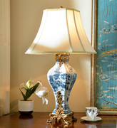 欧式家居饰品摆件新中式青花陶瓷配铜客厅沙发边几卧室工艺品台灯