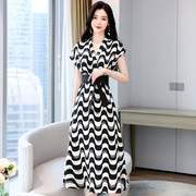 黑白条纹短袖女装2022年夏装韩版印花修身中长款时尚连衣裙