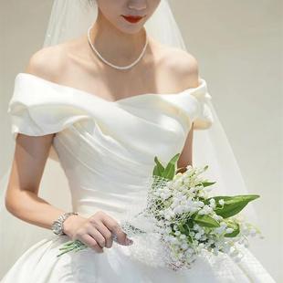 一字肩主婚纱2023新娘在逃公主气质拖尾法式孕妇冬季缎面婚纱