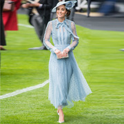 凯特王妃同款2023秋季女装植绒纱拼水溶花边长款雅蓝色连衣裙