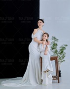 儿童摄影服装高端婚纱影楼，母女白色纱裙礼服亲子装，全家福拍照唯美
