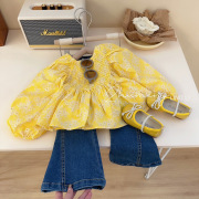 女童装时髦洋气套装秋装儿童黄色泡泡袖碎花衬衫牛仔裤两件套