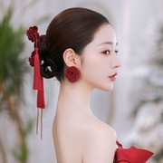 新中式红色缎面玫瑰花朵，头饰新娘敬酒服发簪套装婚纱礼服造型配饰