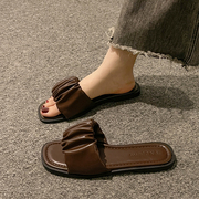 仙女风平底拖鞋，女外穿2024年夏季法式复古褶皱一字拖沙滩凉拖
