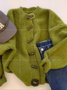 绿色牛角扣针织开衫女秋冬欧货浣熊绒加厚冬季外穿毛衣外套高级感