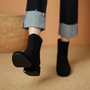 法式绒面小踝靴女2m023年秋冬韩版高跟鞋，搭配裙子方头粗跟短