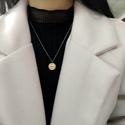 欧美锡纸铸造光板双面圆牌金币项链，女钛钢镀18k金简约(金简约)短款毛衣链