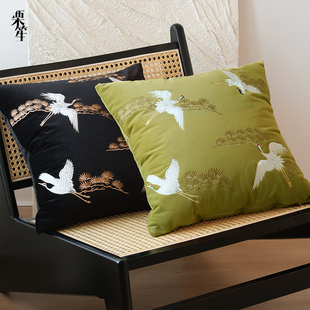 新中式复古绿色系抱枕，刺绣飞鹤高档靠枕客厅沙发，靠垫民宿抱枕组合
