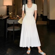 赫本风圆领短袖连衣裙女夏季高级感修身显瘦芭蕾风黑白色长裙