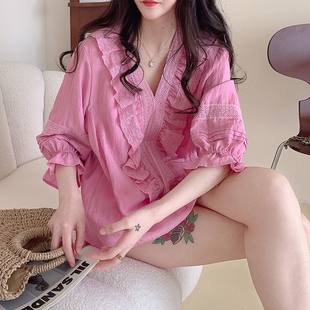 粉色娃娃衫上衣女2024年夏季通勤韩版v领蕾丝花边很仙的小衫衬衫