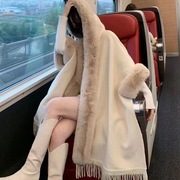 2022秋冬女式针织衫带帽斗篷时尚披肩纯色披肩獭兔毛领加厚加绒