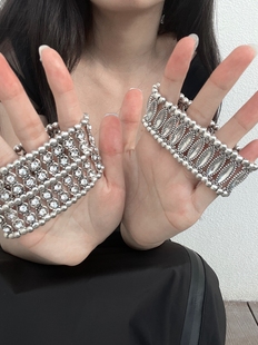 手链女2023年轻奢小众复古古银水钻手环，宽版手镯精致臂环饰品